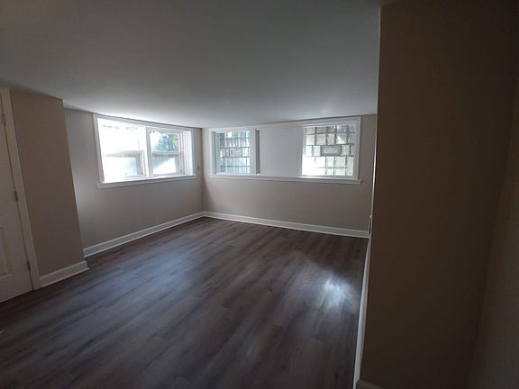 4th image of 4837 N Avers Ave