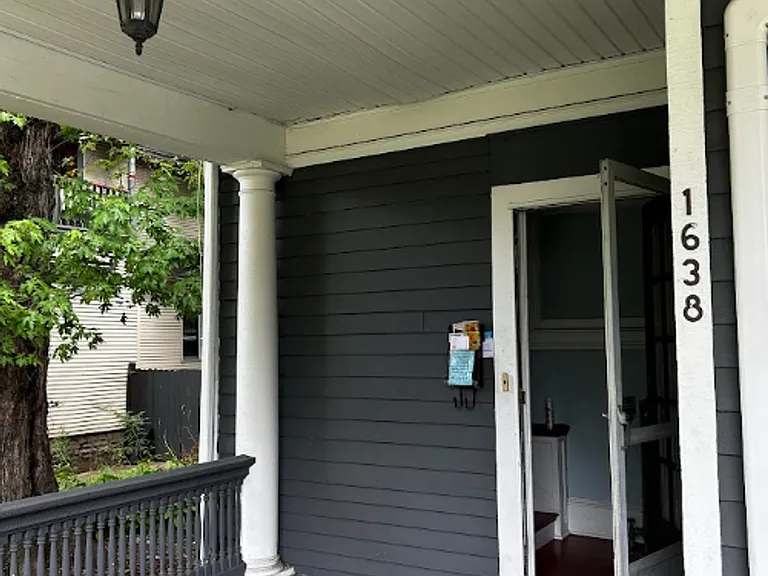 1638 Sanderson Ave — Photo 3