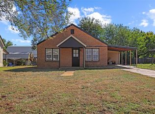 514 W Tom Stafford St, Weatherford, OK 73096