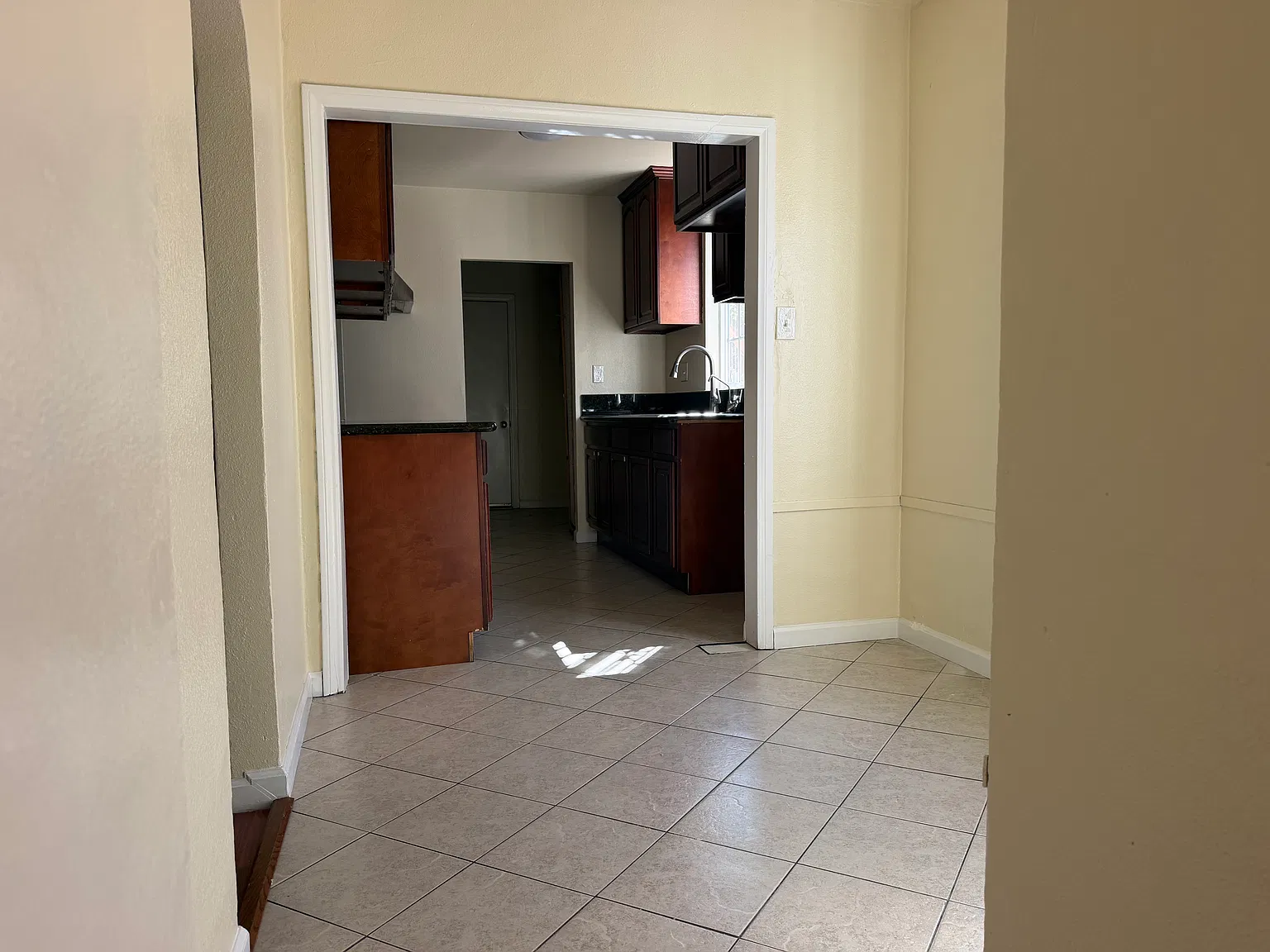 2 bed, 1200 sqft, $3,298 — Photo 4