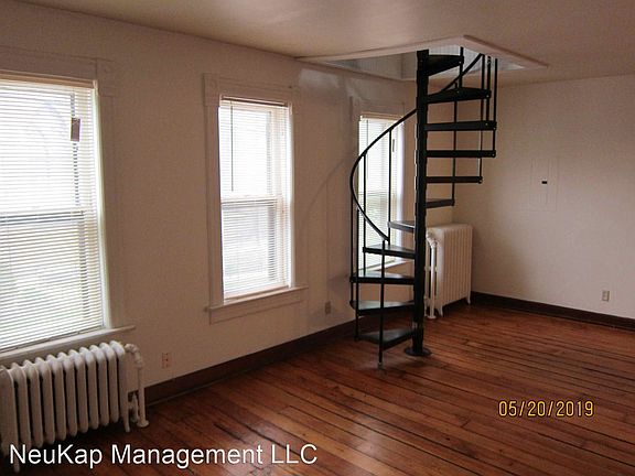 3rd image of 901 E Clarke St #A
