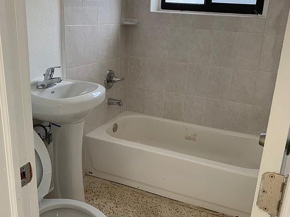 4th image of 165 NE 56th St #13kave4tz