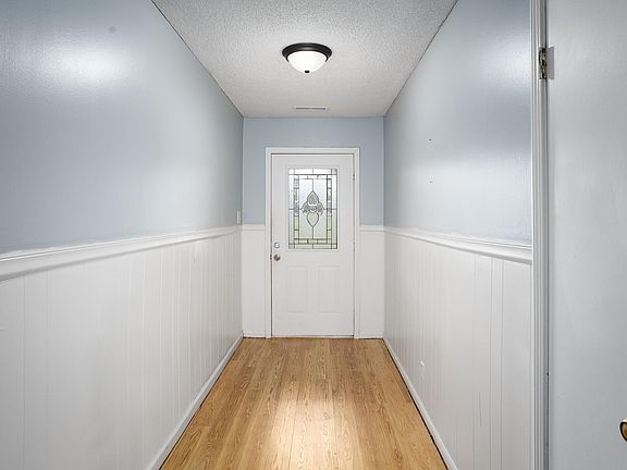 3rd image of 1214 Ridge Dr