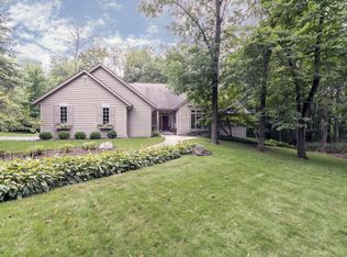 1925 Wildwood Dr, Cedarburg, WI 53012