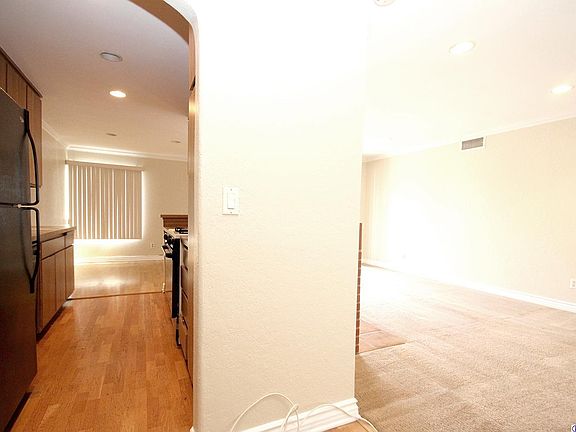 4th image of 510 N Maryland Ave Unit 310