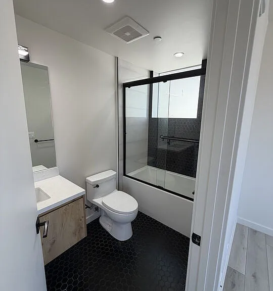 124 S Croft Ave #303 — Photo 27