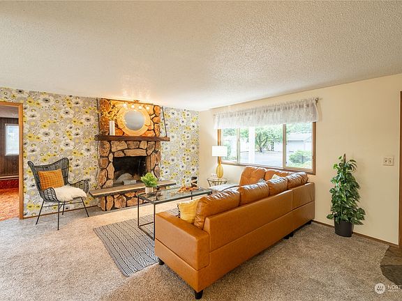3rd image of 826 Marci Court SE