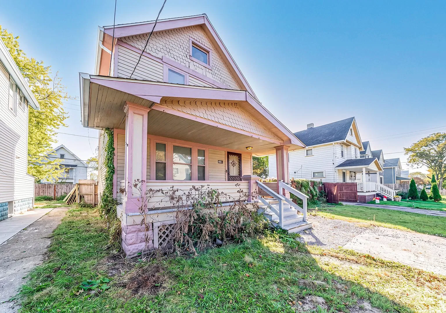Beautifully Renovated Home in Prime Location — Photo 4