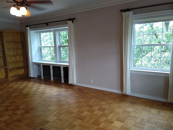 The 4th story apartment makes you feel like you are living in the tree tops. The views are wonderful. The apartment gets great light.