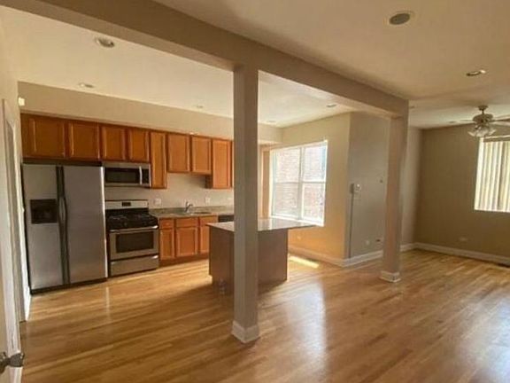 2nd image of 4601 S Indiana Ave Unit 401