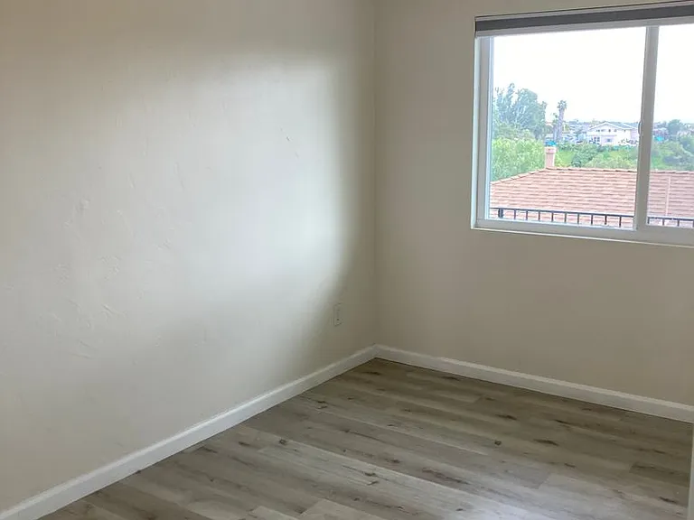 3826 Winona Ave, Contemporary upgrades and off-street parking — Photo 23