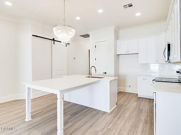 5th image of 123 Perth Pl