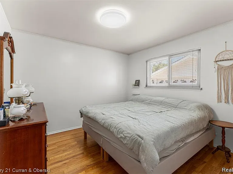 3927 Monroe St — Photo 11