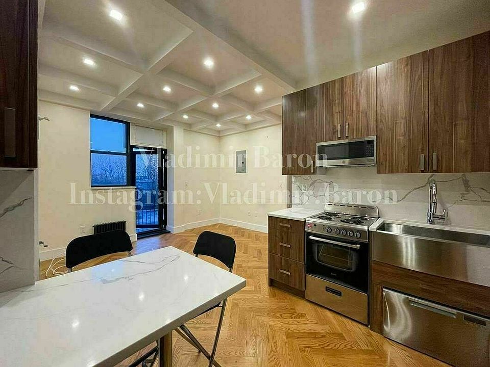1st image of 941 Washington Ave #502