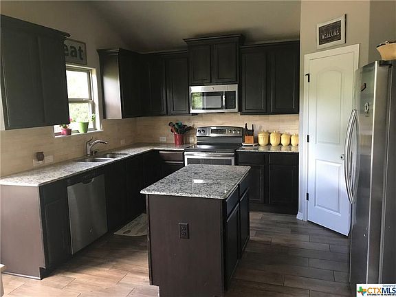 4th image of 703 N Bumblebee Dr