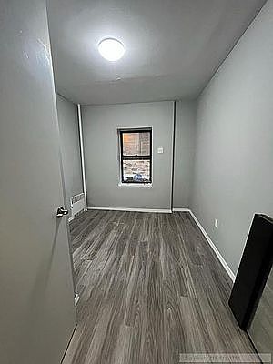 5th image of 979 E 43rd St #14