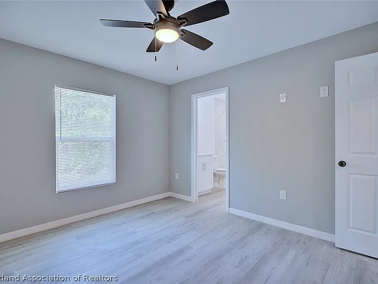 544 Vanguard Ave NW — Photo 19