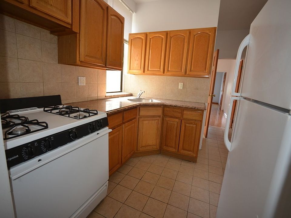 1st image of 519 W 48th St #10B