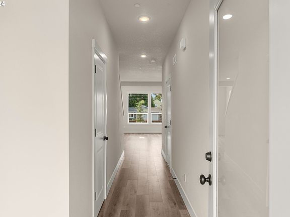 2nd image of 181 SE 46th Ave
