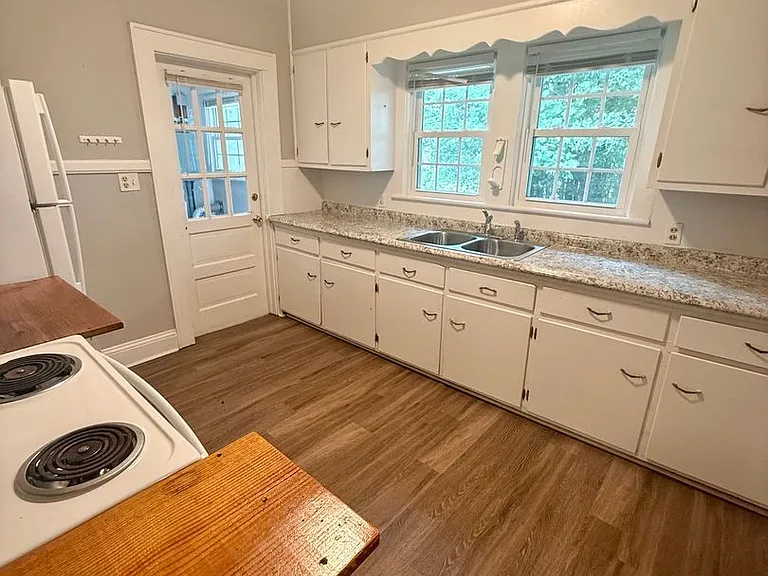 511 Alamance Rd — Photo 5