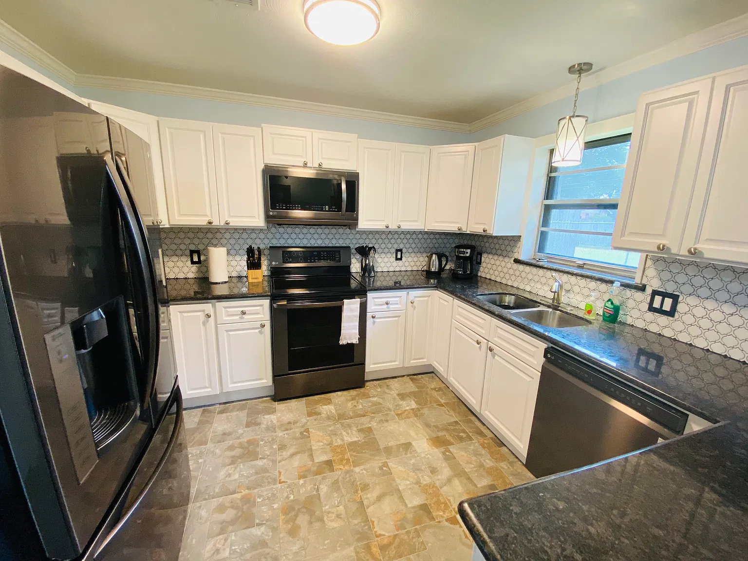 3 bed, 1444 sqft, $2,800 — Photo 4