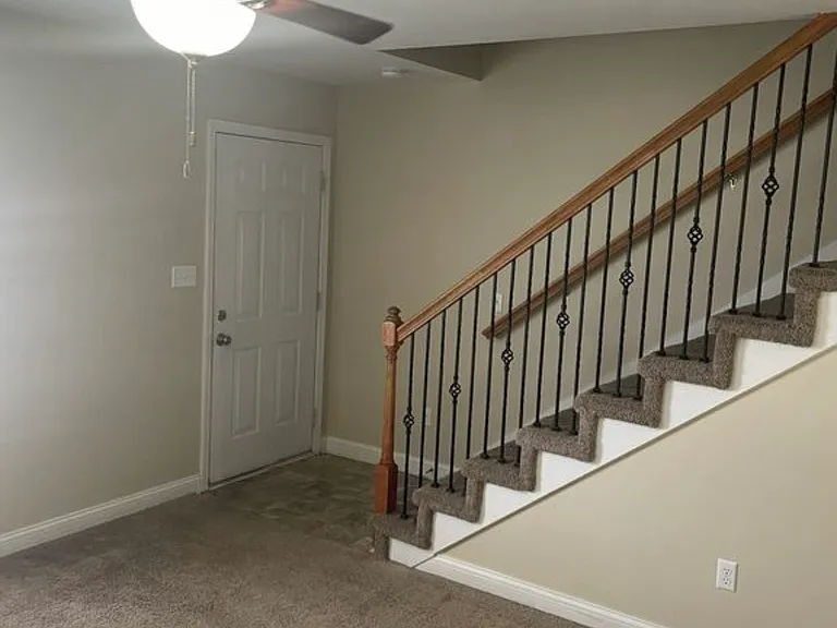805 E Railroad St #C — Photo 7