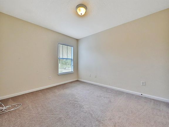 5th image of 832 Black Cherry Dr S