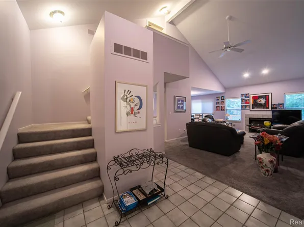 2090 Pleasant Dr, Walled Lake, MI 48390