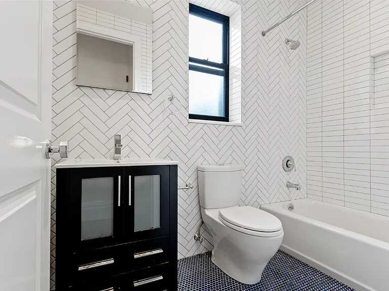 42 Sidney Pl #8 — Photo 6