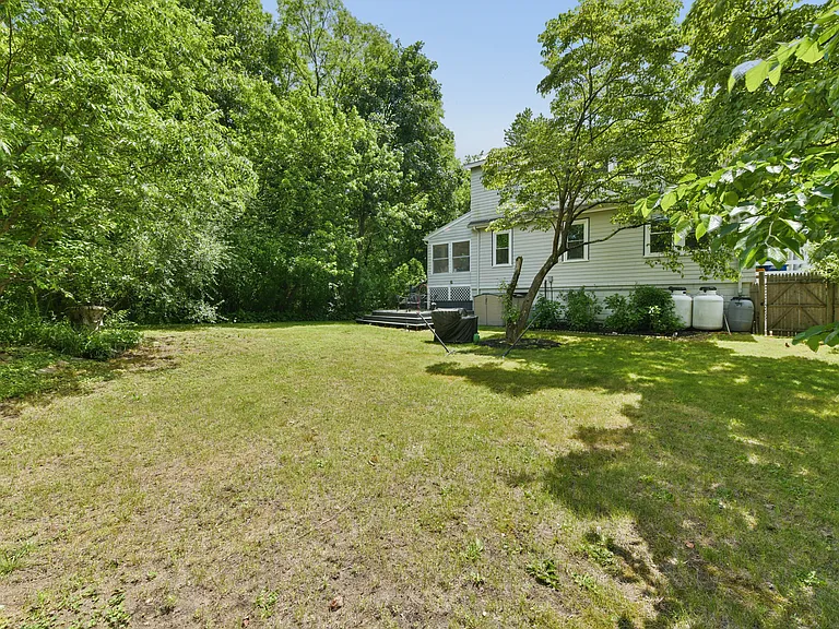 55 McCormack Ave — Photo 28