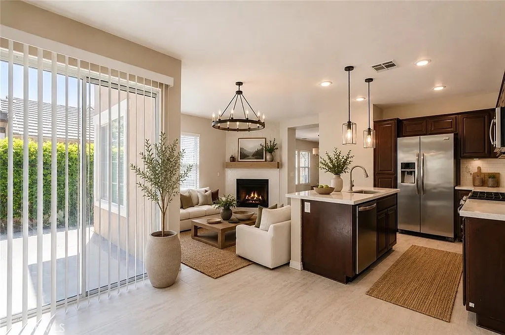 3 bed, 2.5 bath, 2085 sqft, $4,500 — Photo 4