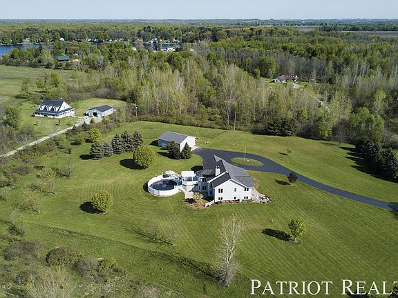 4th image of 21689 Centennial Dr