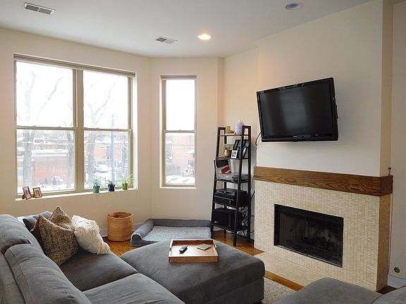 3rd image of 619 W Armitage Ave #2