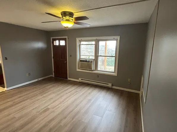 1564 Hillcrest Dr, Harrisonburg, VA 22802