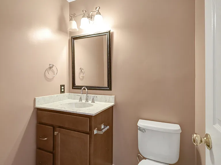 8204 Catbird Cir #202 — Photo 10