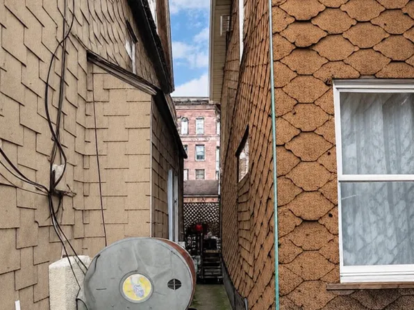 350 East 193rd Street image 4 of 17