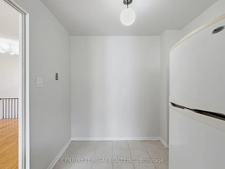 28 Newdawn Cres — Photo 17