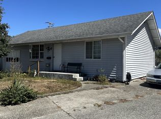 679 W Alder Pl, Reedsport, OR 97467