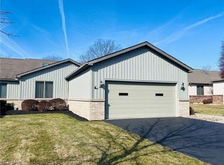 1130 Shadowridge Dr, Niles, OH 44446