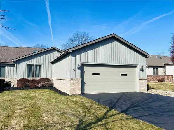 1130 Shadowridge Dr, Niles, OH 44446