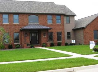 2404 Riverwoods Ln, Bloomington, IL 61704