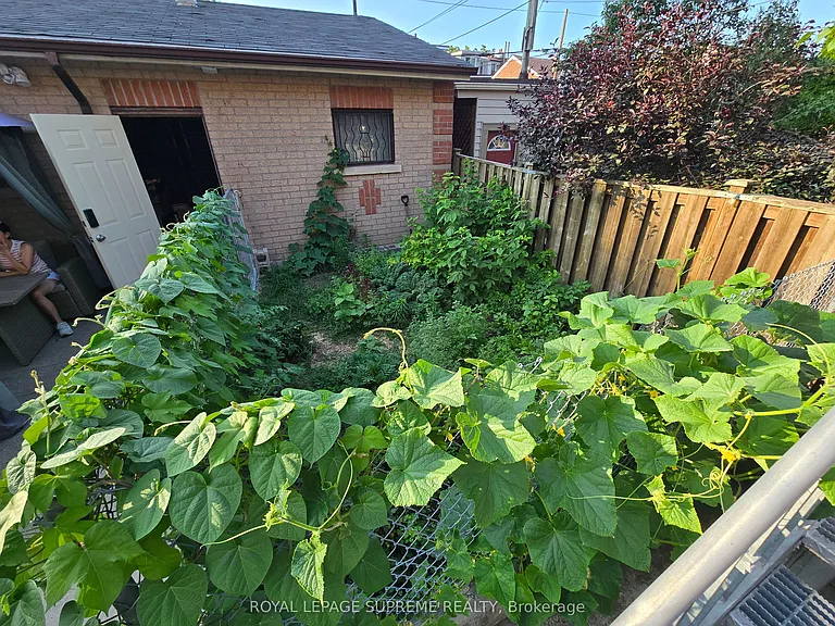 20 Edna Ave #BASEMENT — Photo 23