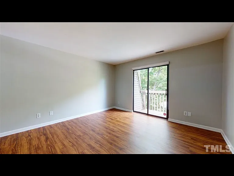 111 Brookberry Cir — Photo 9