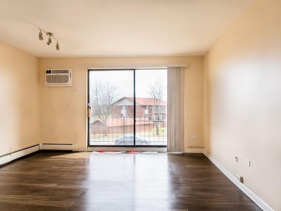 5th image of 9840 W 153rd St