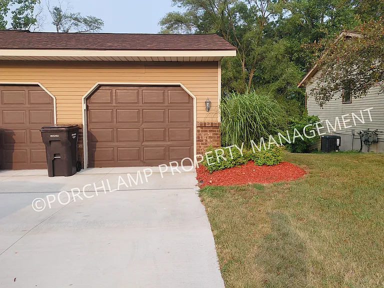 4546 Sarafield St NE — Photo 3