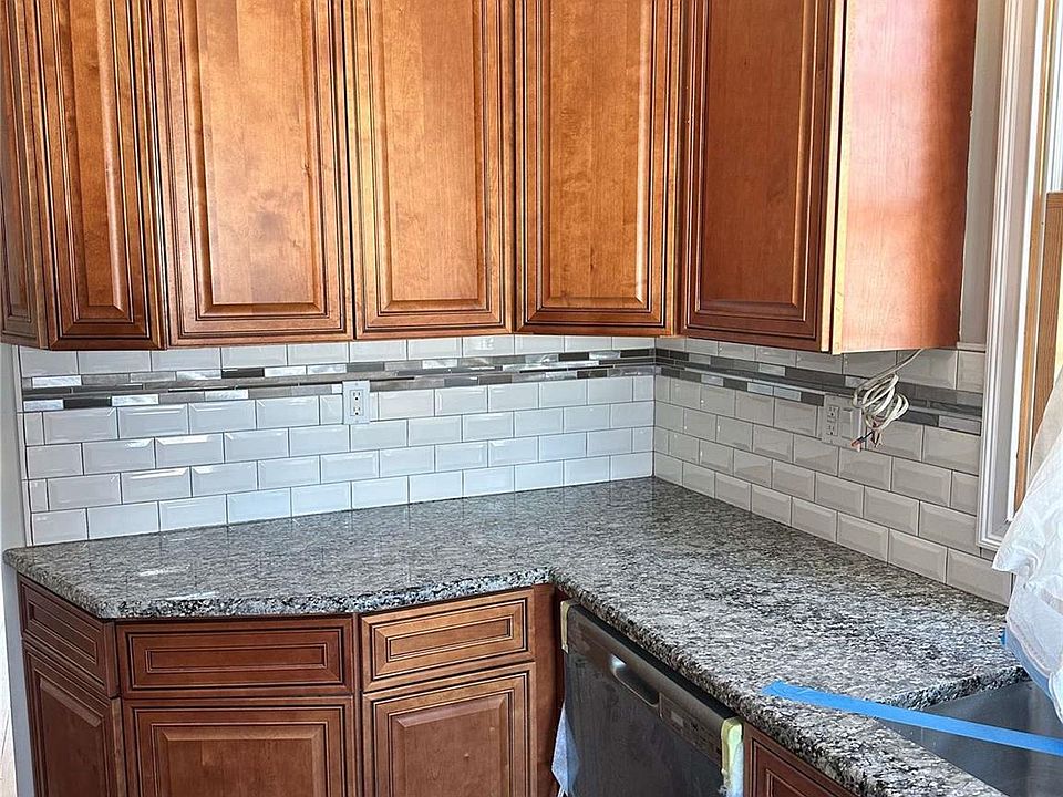 1st image of 6 E Martin Street