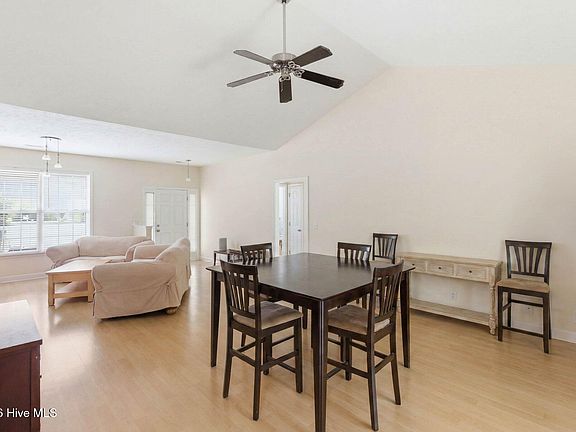5th image of 714 E Pipers Glen