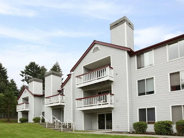 Wellington Place Apartments — Photo 17