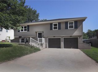 516 E Brier Dr, Olathe, KS 66061