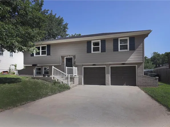 516 E Brier Dr, Olathe, KS 66061